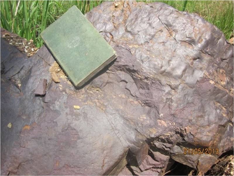 Haematite boulder at Phor